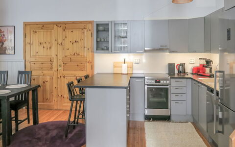 Katinkulma 1: Möbel, Flooring, Interior Design, Küche, Holz, Fussboden, Decke, Küchengerät, Major Appliance, Light Fixture