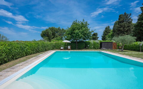 Casa Viola Pool, Wifi, Montaione: Blau, Schwimmbad, Resort, Garten, Landscaping, Schatten, Hinterhof, Eco Hotel, Water Feature, Thermae