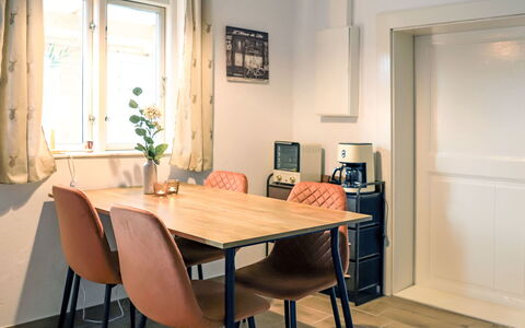 Mirow 200: Möbel, Interior Design, Flooring, Holz, Fussboden, Tabelle, Stuhl, Küche & Esszimmer Tisch, Esszimmer, Beleuchtung