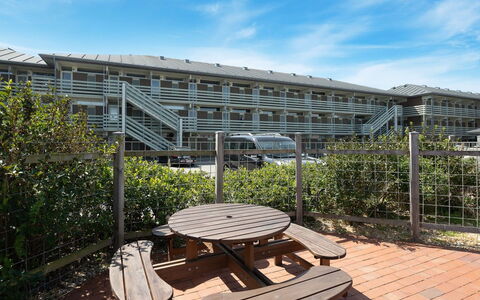 Mijat - 50M from the Sea: Balkon, Daylighting, Hotel, Hof