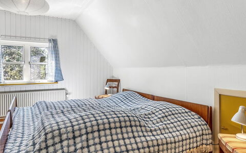 Ibbe - 3.5Km from the Sea: Schlafzimmer, Bett, Holz, Bettdecke, Bedding, Interior Design, Linens, Fussboden, Flooring, Möbel