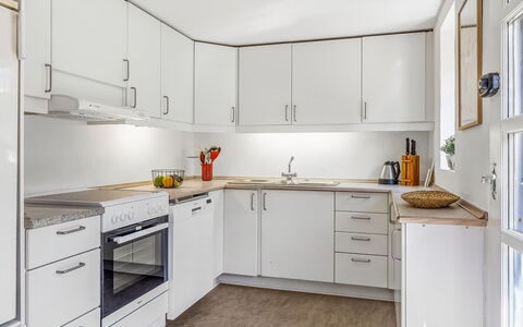 Ibbe - 3.5Km from the Sea: Küche, Küchengerät, Countertop, Major Appliance, Flooring, Interior Design, Cabinetry, Möbel, Sinken, Fussboden