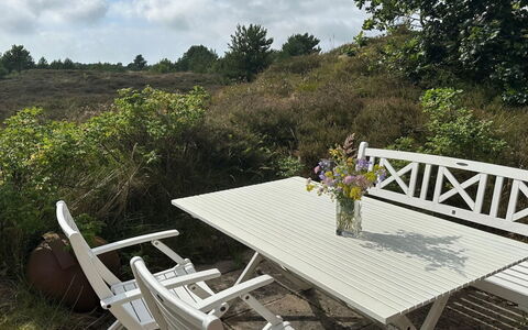 Ibbe - 3.5Km from the Sea: Möbel, Gartenmöbel, Tabelle, Stuhl, Tisch Im Freien, Küche & Esszimmer Tisch, Schatten, Garten, Kaffetisch
