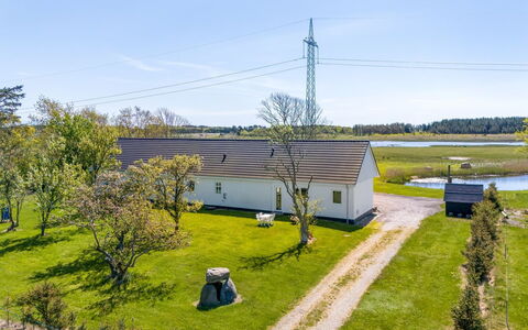 Kora - 2Km from the Sea: Abstellgleis, Daylighting
