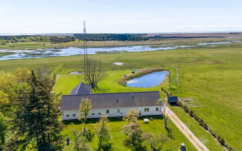 Kora - 2Km from the Sea: Abstellgleis, Daylighting