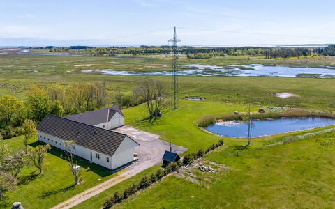 Kora - 2Km from the Sea: Abstellgleis, Daylighting