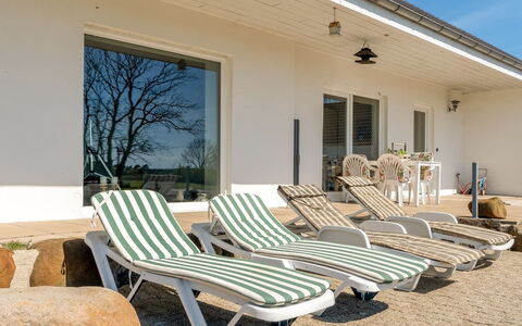 Kora - 2Km from the Sea: Gartenmöbel, Möbel, Stuhl, Verbundwerkstoff, Schatten, Regenschirm, Sonnenliege, Tisch Im Freien, Design, Resort