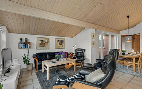 Takenya - 350M to the Fjord: Dach, Haus, Zuhause, Hütte, Tür, Abstellgleis, Deck, Veranda, Planke, Hartholz