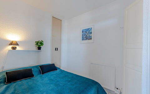 Sombrero: Interior Design, Möbel, Schlafzimmer, Bett, Fussboden, Flooring, Zimmer, Holz, Decke, Bettdecke
