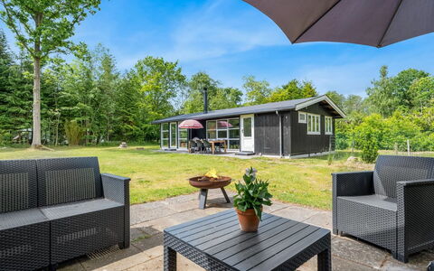 Aija - 175M from the Sea: Holz, Möbel, Wohnung, Zimmer, Decke, Holzbeize, Stuhl, Hartholz, Lack, Holz