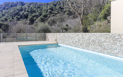 Prestige View: Schwimmbad, Verbundwerkstoff, Beton, Fliese, Resort, Schatten, Flagstone, Water Feature, Hotel