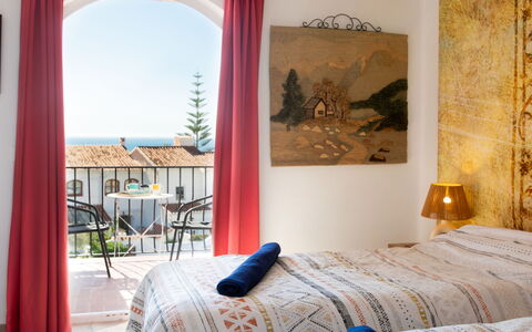 Las Lilas: Schlafzimmer, Wand, Bett, Bedding, Bettdecke, Möbel, Interior Design, Linens, Textil, Bettrahmen