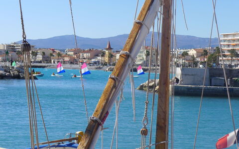 Cagnes Provencal: Blau, Boot, Watercraft, Meer, Boote Und Boating - Geräte Und Materialien, Mast, Segelboot, Schiffsbau, Ozean