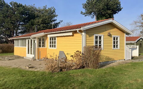 Andrine - 100M from the Sea: Dach, Haus, Zuhause, Hütte, Abstellgleis, Estate, Auffahrt, Gartenbauten, Garten, Schuppen