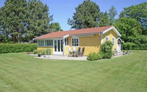 Andrine - 100M from the Sea: Dach, Haus, Zuhause, Hütte, Abstellgleis, Estate, Auffahrt, Gartenbauten, Garten, Schuppen