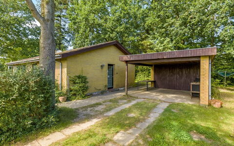 Matild - 250M from the Sea: Estate, Schatten, Auffahrt, Bauernhaus