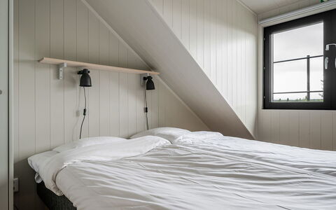 Renstråket 2002: Schlafzimmer, Wand, Bett, Holz, Fussboden, Flooring, Interior Design, Bettdecke, Bedding, Decke