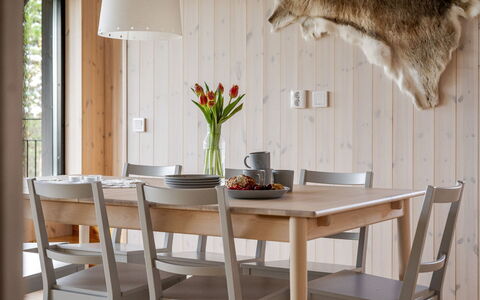 Renstråket 2005: Möbel, Flooring, Interior Design, Holz, Fussboden, Tabelle, Küche & Esszimmer Tisch, Esszimmer, Stuhl, Holzboden