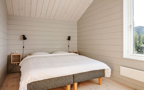 Renen 14A: Holz, Flooring, Schlafzimmer, Fussboden, Interior Design, Decke, Bett, Bettdecke, Bedding, Beleuchtung