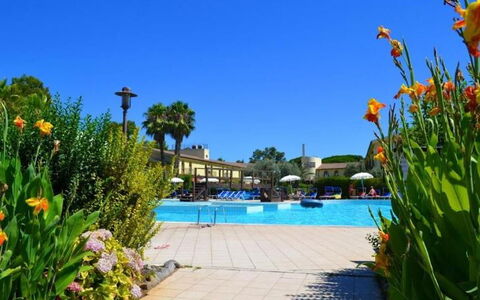 Nature & Country Resort Near The sea: Schwimmbad, Resort, Freizeit, Eco Hotel, Hazienda, Gartenmöbel, Hotel, Villa, Estate
