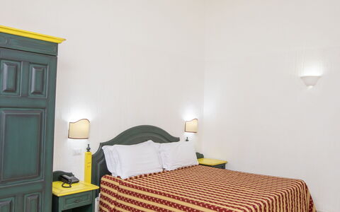 Nature & Country Resort Near The sea: Möbel, Flooring, Fussboden, Interior Design, Decke, Zimmer, Schlafzimmer, Bettrahmen, Bett, Wohnung