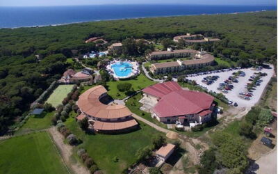 Nature & Country Resort Near The sea: Schwimmbad, Resort, Vogelperspektive, Ferienort, Luftaufnahmen, Hotel, Thermae, Strandresort, Urlaub