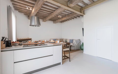 Belmonte Spereto Apartment With Pool, Montaione: Möbel, Interior Design, Flooring, Küche, Holz, Countertop, Decke, Fussboden, Cabinetry, Zuhause