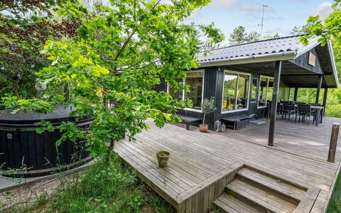 Gunward - 3Km from the Sea: Dachdecken, Hütte, Haus, Dach, Zuhause, Bauernhaus, Hütte, Estate, Dorf