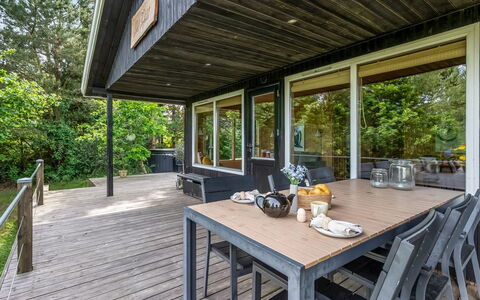 Gunward - 3Km from the Sea: Küche, Countertop, Küchengerät, Flooring, Cabinetry, Interior Design, Major Appliance, Fussboden, Zuhause, Möbel