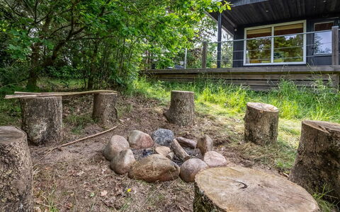 Gunward - 3Km from the Sea: Dachdecken, Hütte, Haus, Dach, Zuhause, Bauernhaus, Hütte, Estate, Dorf