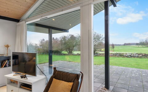 Erlinda - 600M from the Sea: Estate, Schatten, Auffahrt, Bauernhaus