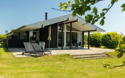 Erlinda - 600M from the Sea: Estate, Schatten, Auffahrt, Bauernhaus