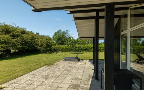 Erlinda - 600M from the Sea: Estate, Schatten, Auffahrt, Bauernhaus