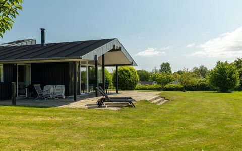 Erlinda - 600M from the Sea: Estate, Schatten, Auffahrt, Bauernhaus