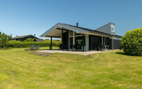Erlinda - 600M from the Sea: Estate, Schatten, Auffahrt, Bauernhaus