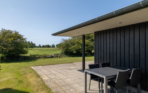 Erlinda - 600M from the Sea: Estate, Schatten, Auffahrt, Bauernhaus