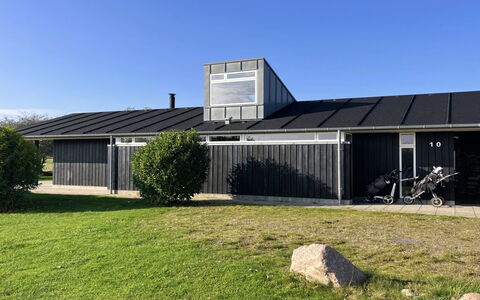Erlinda - 600M from the Sea: Estate, Schatten, Auffahrt, Bauernhaus