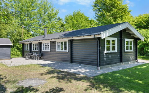 Doris - 150M from the Sea: Dach, Haus, Zuhause, Hütte, Abstellgleis, Estate, Auffahrt, Gartenbauten, Garten, Schuppen