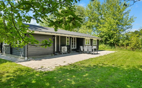 Doris - 150M from the Sea: Dach, Haus, Zuhause, Hütte, Abstellgleis, Estate, Auffahrt, Gartenbauten, Garten, Schuppen