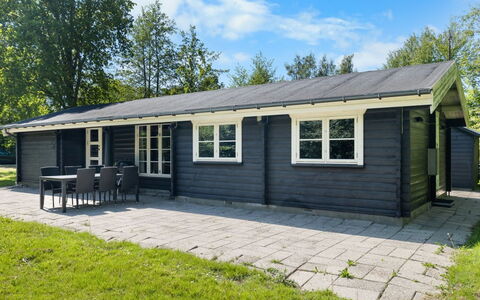 Doris - 150M from the Sea: Dach, Haus, Zuhause, Hütte, Abstellgleis, Estate, Auffahrt, Gartenbauten, Garten, Schuppen