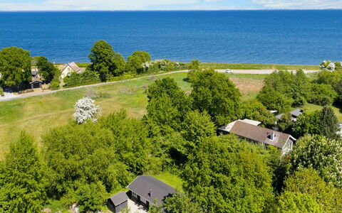 Doris - 150M from the Sea: Dach, Haus, Zuhause, Hütte, Abstellgleis, Estate, Auffahrt, Gartenbauten, Garten, Schuppen