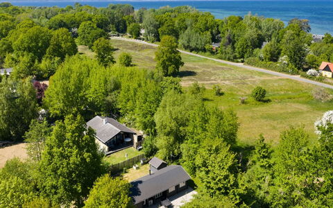 Doris - 150M from the Sea: Dach, Haus, Zuhause, Hütte, Abstellgleis, Estate, Auffahrt, Gartenbauten, Garten, Schuppen
