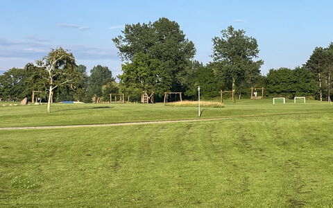 Mari - 150M from the Sea: Daytime, Gras, Baum, Natürlichen Umgebung, Wiese, Einfach, Grundstueck, Rasen, Wiese