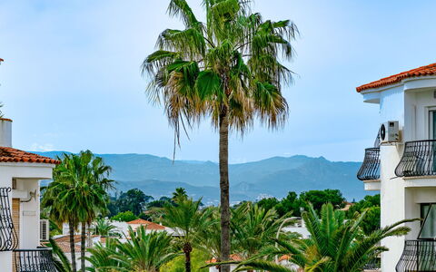 Essence: Blau, Stuhl, Gartenmöbel, Design, Schatten, Tisch Im Freien, Eco Hotel, Terrasse, Zimmerpflanze, Daylighting