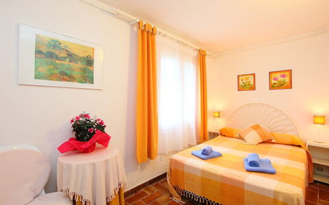 Puig Dels Daus: Zimmer, Schlafzimmer, Möbel, Bett, Eigentum, Interior Design, Gebäude, Bettdecke, Bettrahmen, Grundeigentum