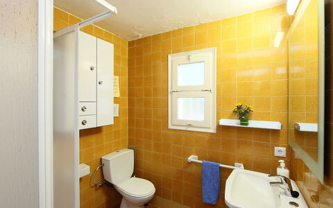 Puig Dels Daus: Badezimmer, Zimmer, Eigentum, Interior Design, Gebäude, Wand, Armatur, Die Architektur, Fliese, Haus