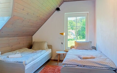 Dolní Lysečiny: Schlafzimmer, Flooring, Holz, Fussboden, Bett, Interior Design, Decke, Möbel, Bettdecke, Bedding