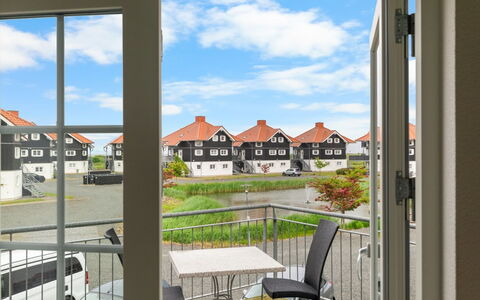 Ismo - 350M from the Sea: Estate, Schatten, Auffahrt, Bauernhaus