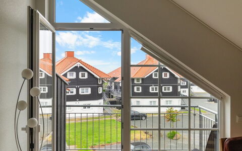 Ismo - 350M from the Sea: Estate, Schatten, Auffahrt, Bauernhaus