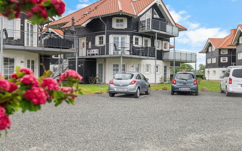 Ismo - 350M from the Sea: Estate, Schatten, Auffahrt, Bauernhaus